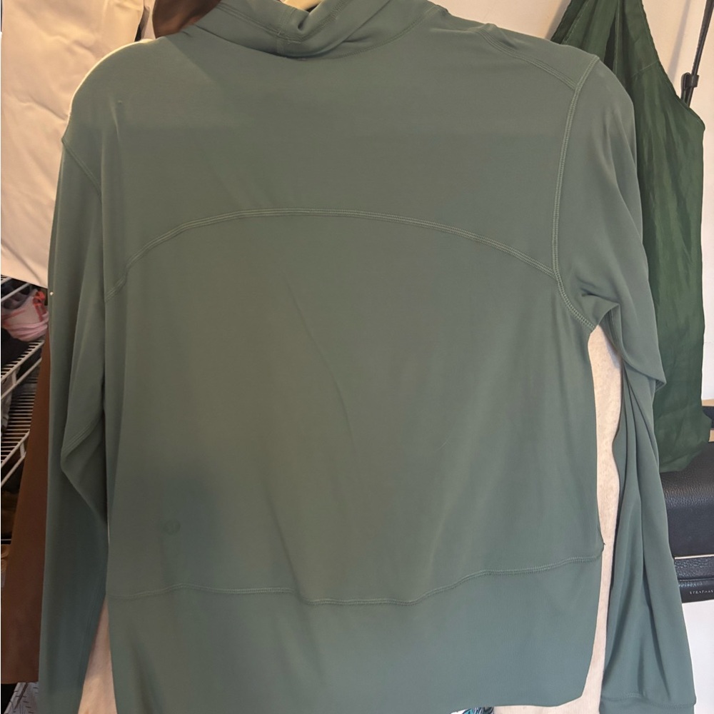Lululemon Ready to Rulu Pullover in the color Green Twill - Picture 6 of 8